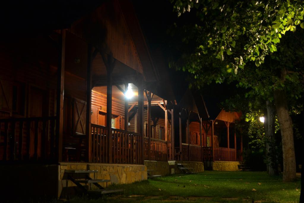 Camping Aneto Бенаске Экстерьер фото
